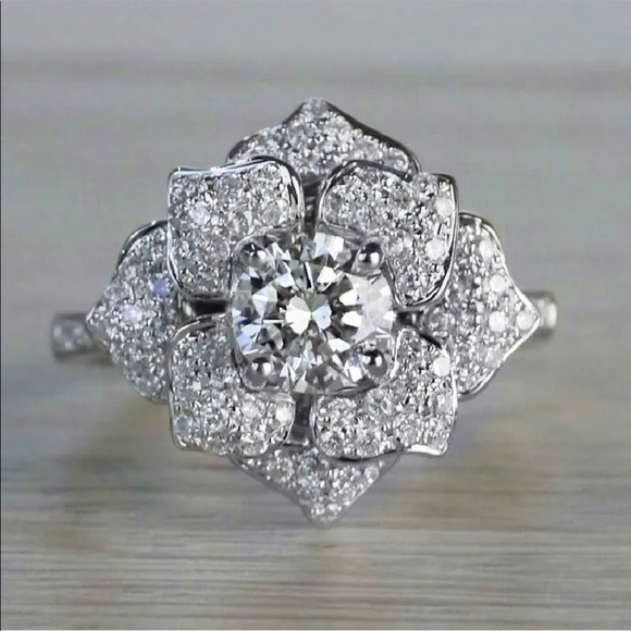 New Elegant 925 Silver flower Diamond Ring - Picture 3 of 7